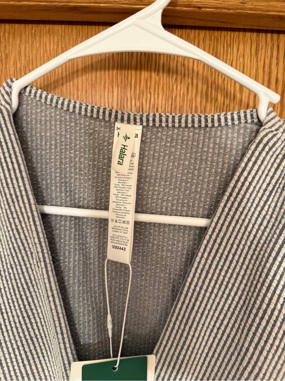 NWT HALARA Gray Textured Wide-Leg V-Neck Jumpsuit - Picture 3 of 7